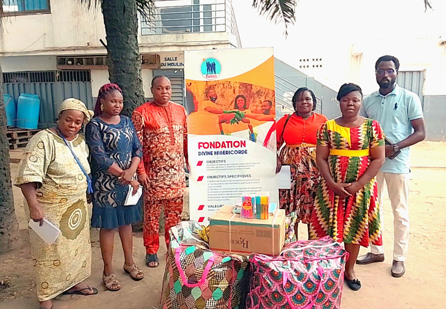 REMISE DE DONS À L'ORPHELINAT CLAUDIO MIGNECO